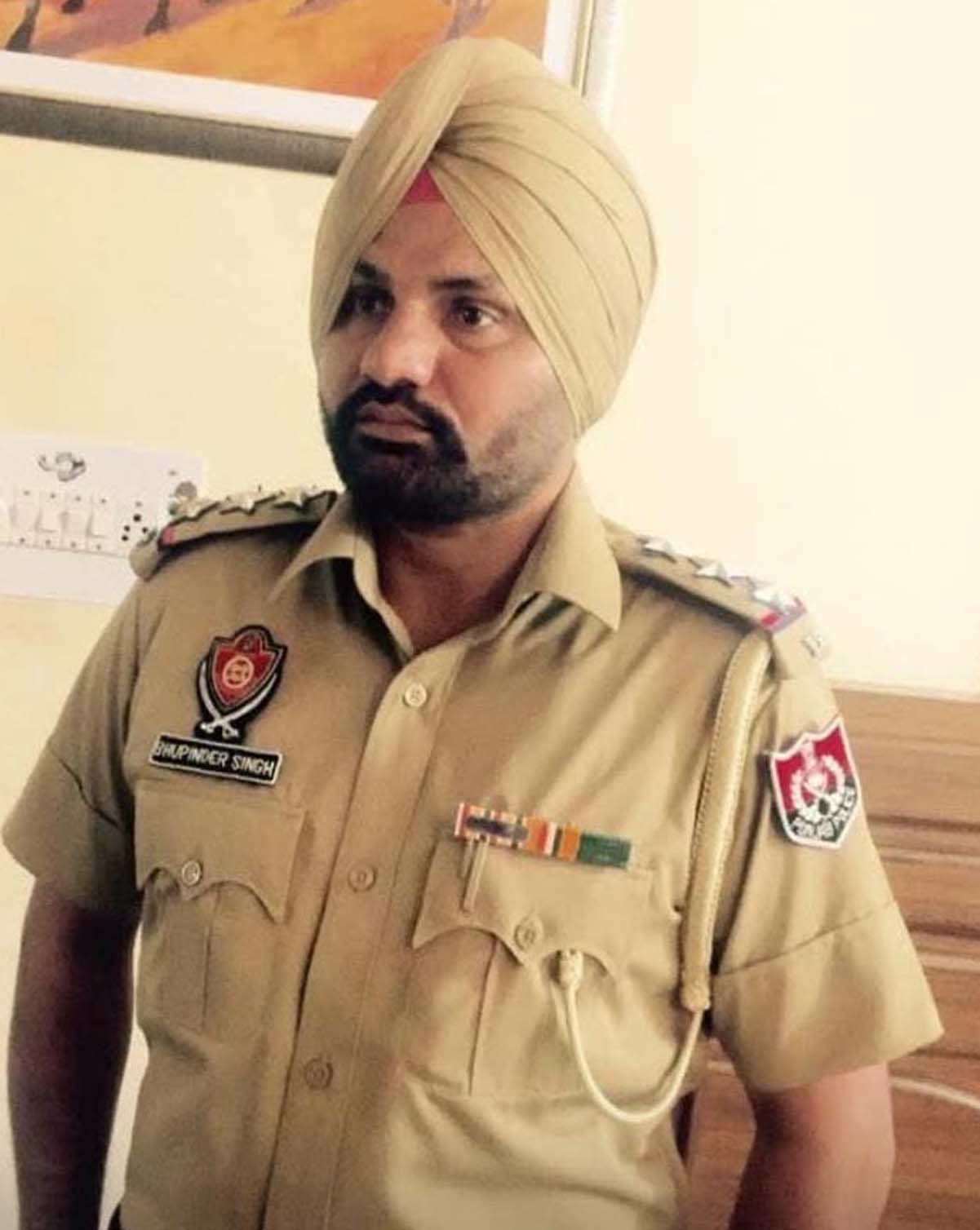 Inspector posted on night duty found sleeping in vehicle during blockade, SSP suspends inspector